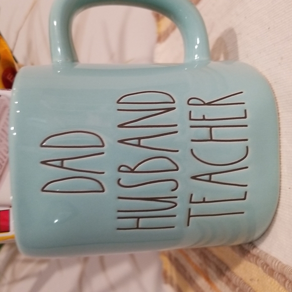 MUG - Picture 2 of 3